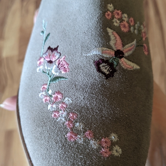 Grey leather floral embroidered wooden clog slip-on shoes size 41 size 9 Cream - Picture 4 of 5